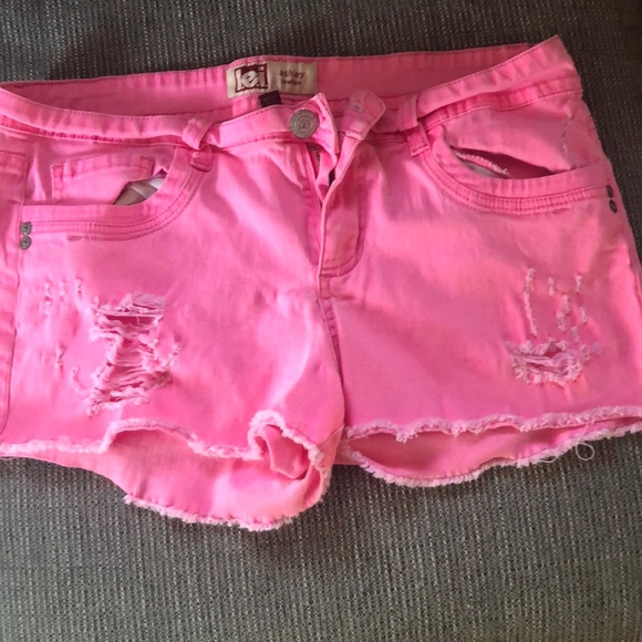 Bright pink dyed denim destroyed shorts - Picture 1 of 4